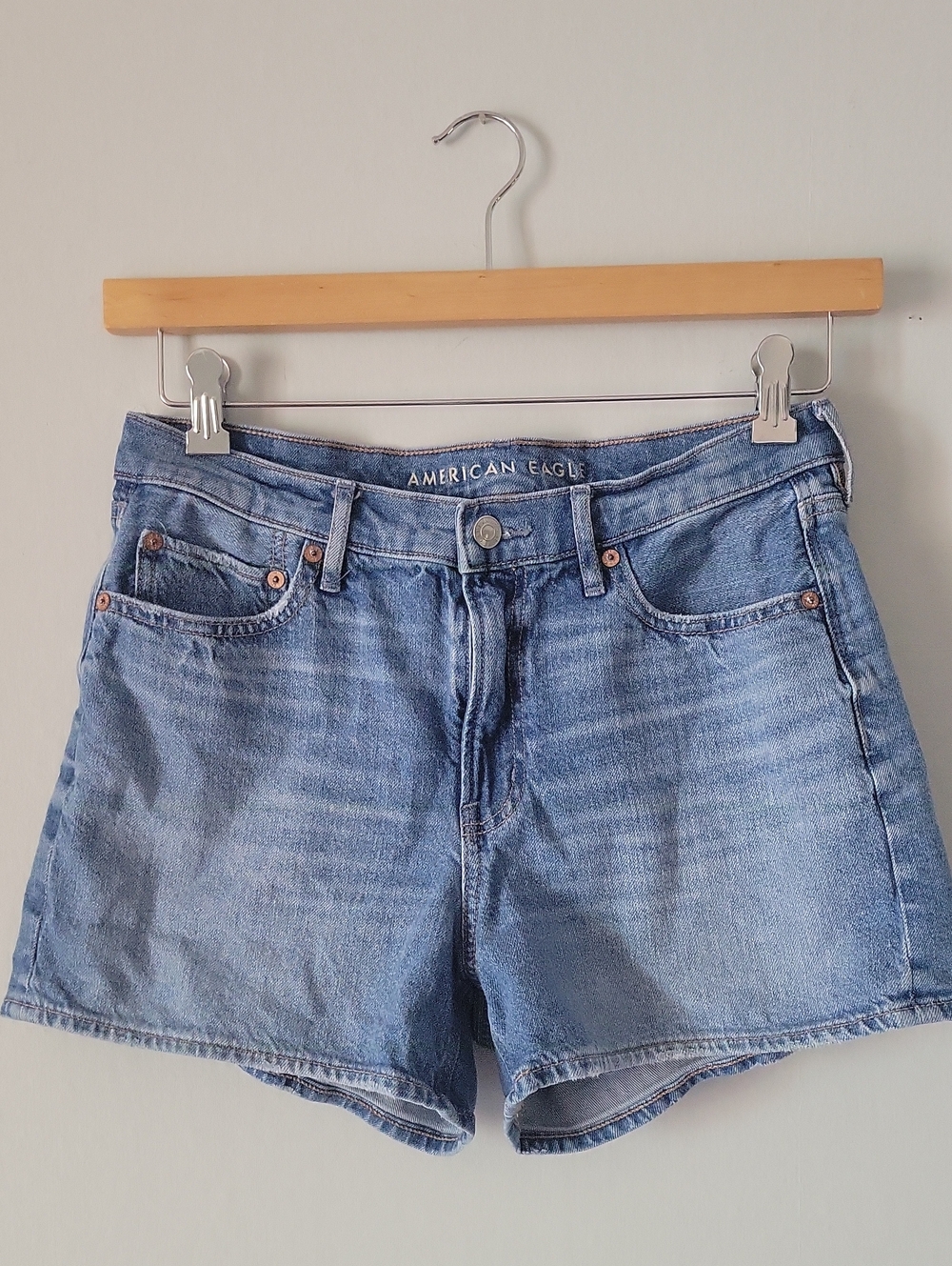 American Eagle Outfitters Strigid Relaxed Short Denim Jean Shorts Size 6